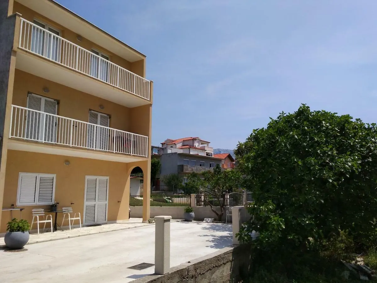 Apartment Filip Vedran location